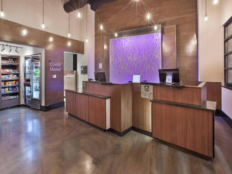 Fairfield Inn & Suites by Marriott Milwaukee Downt image