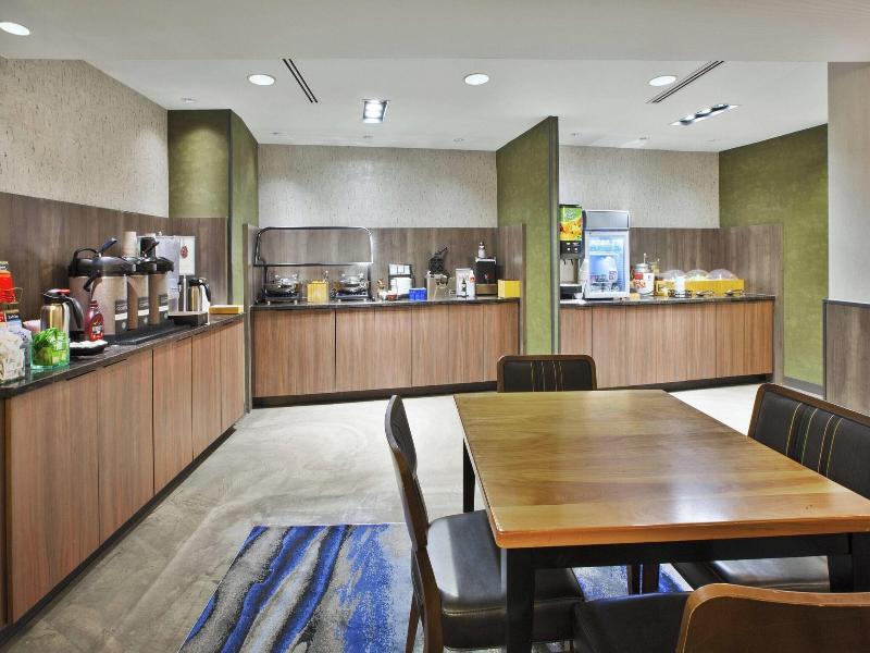 Fairfield Inn & Suites by Marriott Milwaukee Downt image