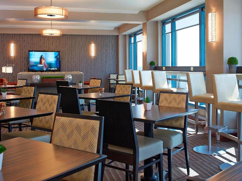Milwaukee Marriott West image