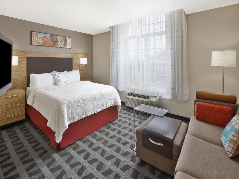 TownePlace Suites Milwaukee Brookfield image