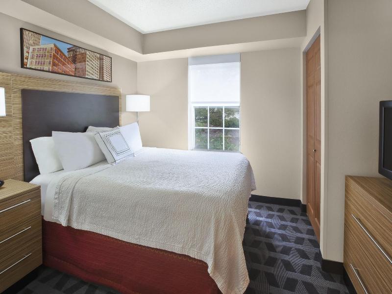TownePlace Suites Milwaukee Brookfield image