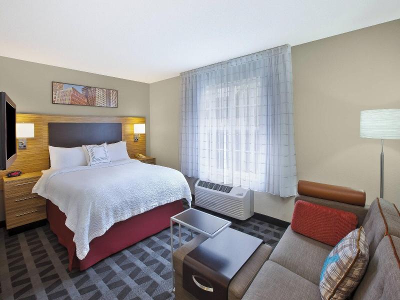 TownePlace Suites Milwaukee Brookfield image