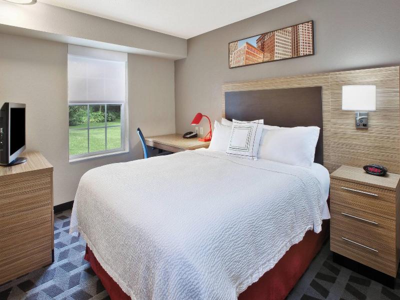 TownePlace Suites Milwaukee Brookfield image