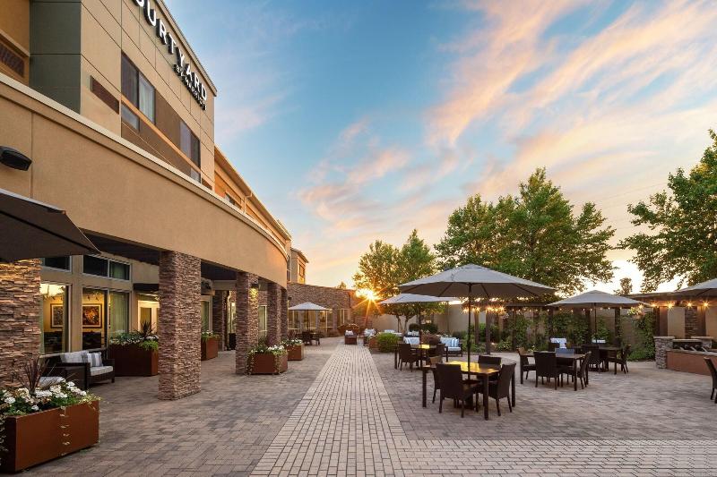 Courtyard Mankato image
