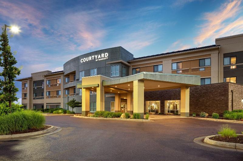 Courtyard Mankato image