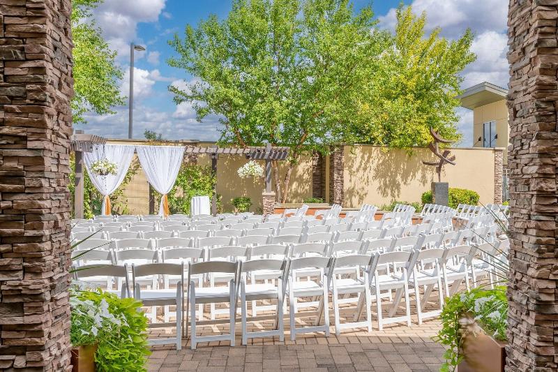 Courtyard Mankato image