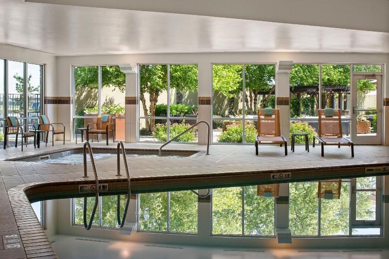 Courtyard Mankato image