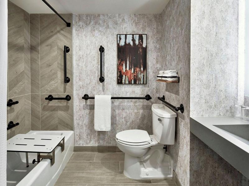 Renaissance Mobile Riverview Plaza Hotel image