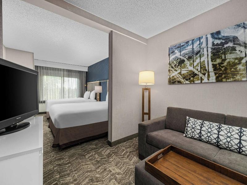 SUITE TWO QUEEN BEDS