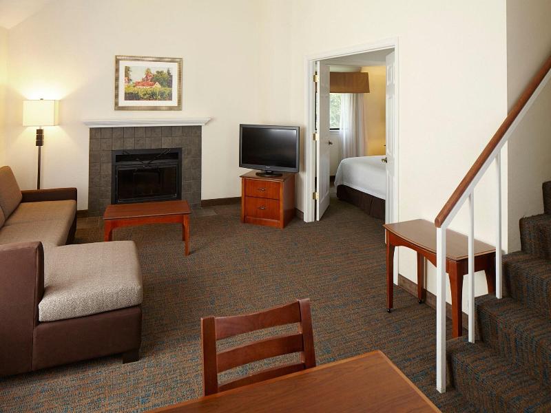 SUITE TWO DOUBLE BEDS