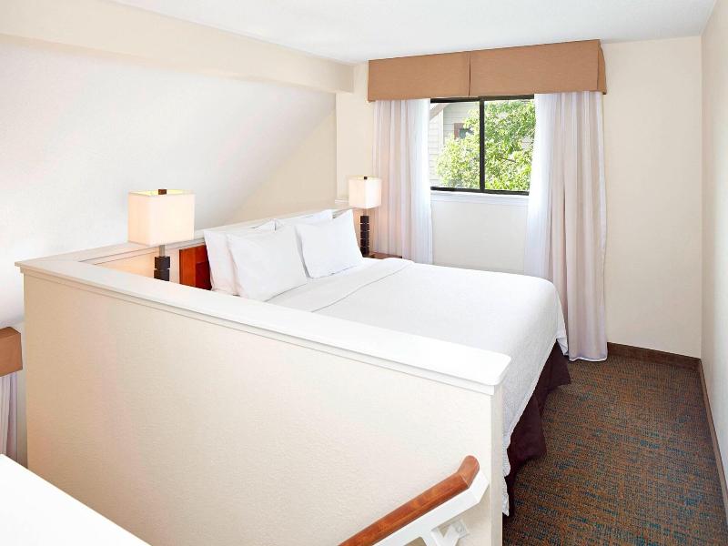 SUITE TWO DOUBLE BEDS