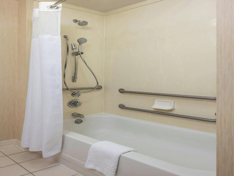 SUITE QUEEN SIZE BED