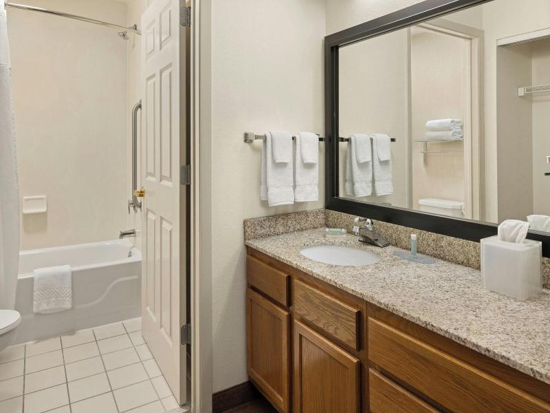 SUITE QUEEN SIZE BED