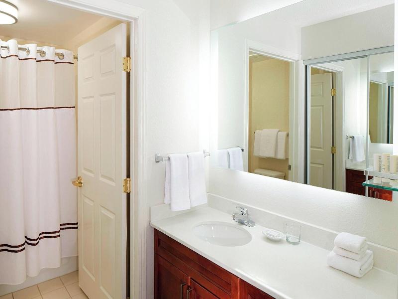 SUITE TWO DOUBLE BEDS — photo 6