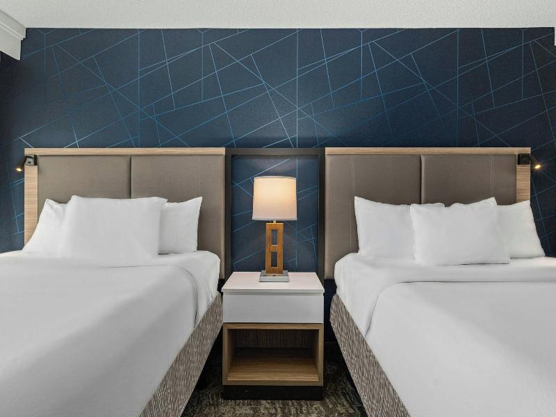 SUITE TWO QUEEN BEDS — photo 12