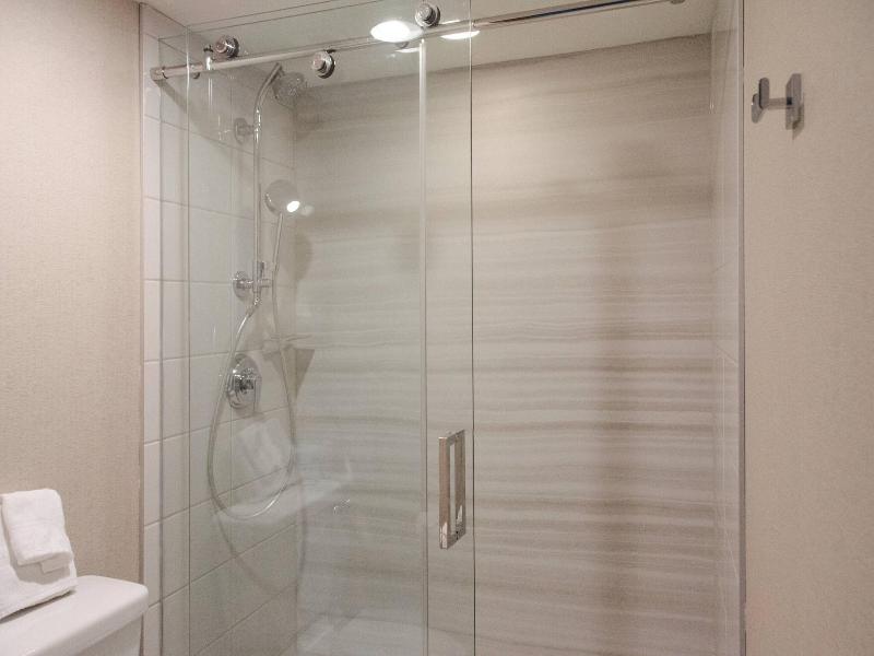 DOUBLE Accessible KING SIZE BED — photo 6