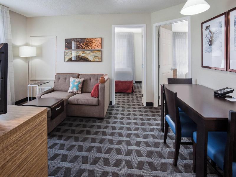 SUITE TWO QUEEN BEDS — photo 8