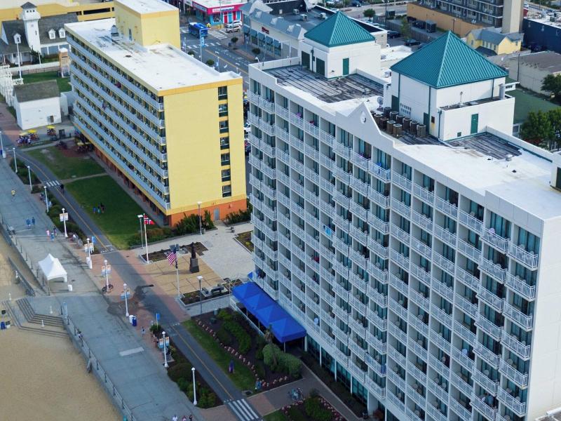 Courtyard Virginia Beach Oceanfront/South image