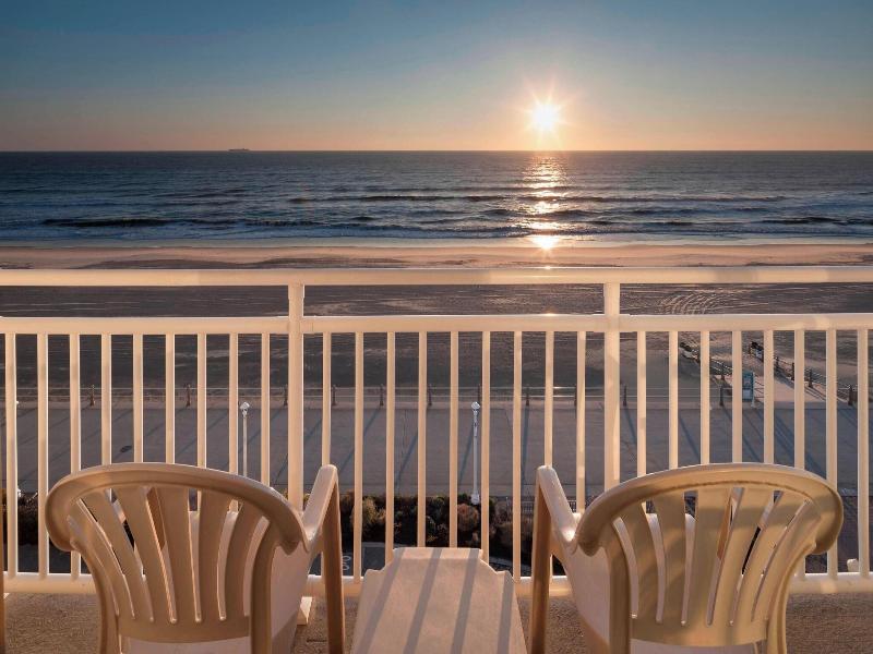 Courtyard Virginia Beach Oceanfront/North 37th St. image