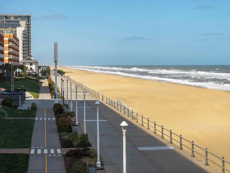 Courtyard Virginia Beach Oceanfront/North 37th St. image