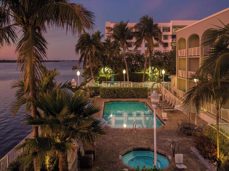 Fairfield Inn & Suites Palm Beach image