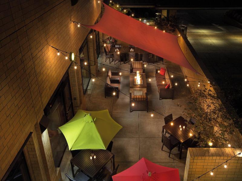 Courtyard Portland Downtown/Convention Center image