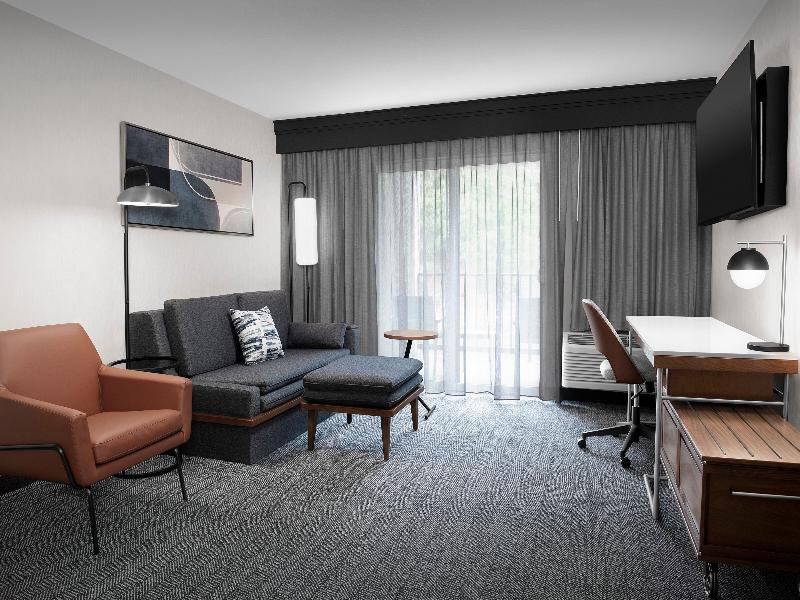 Courtyard Portland Tigard image