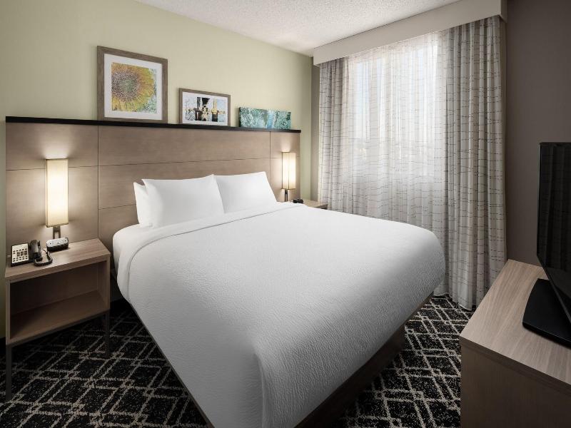 Residence Inn Portland Downtown/RiverPlace image