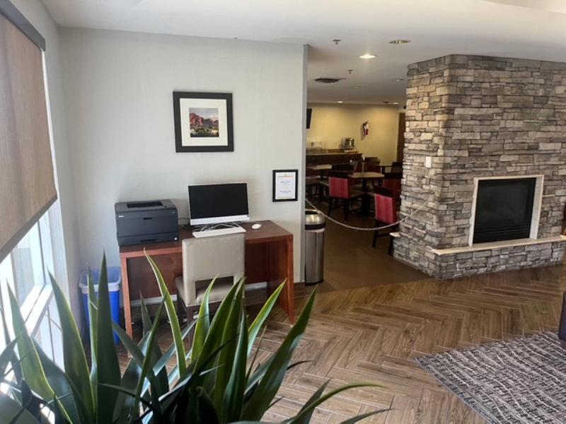 Comfort Inn & Suites Northern Phoenix image