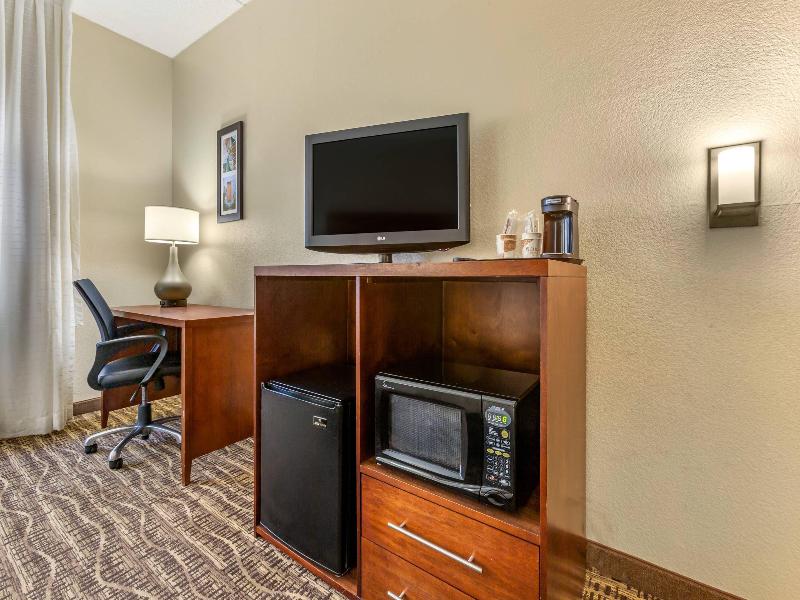 Comfort Inn & Suites Northern Phoenix image