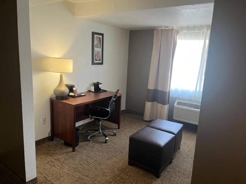Comfort Inn & Suites Northern Phoenix image