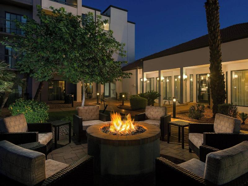 Courtyard Phoenix Airport image