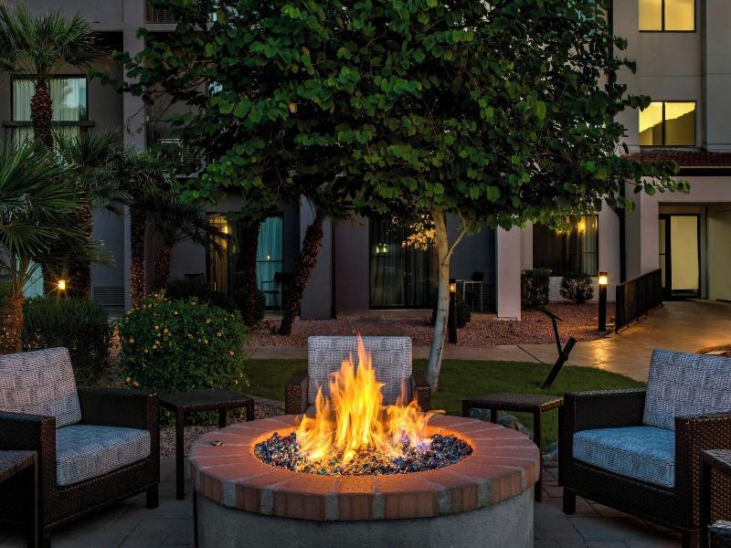 Courtyard Phoenix Airport image