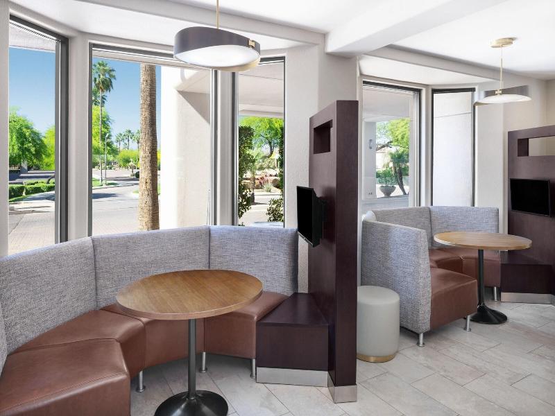 Courtyard Scottsdale North image