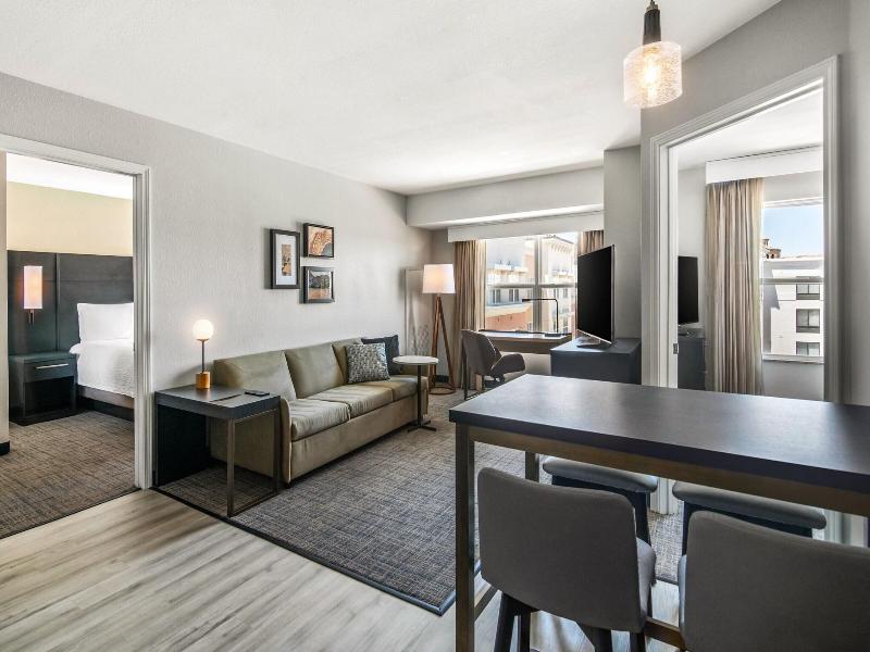 Residence Inn by Marriott Phoenix Glendale Sports image
