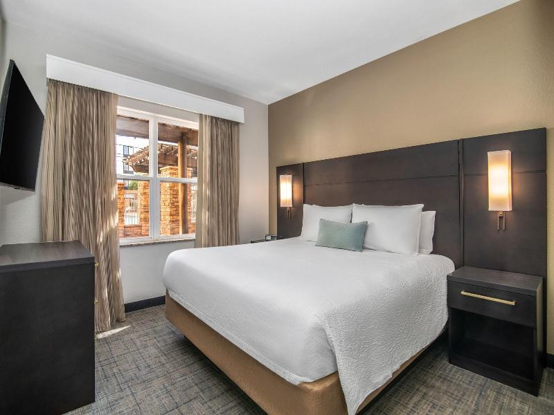 Residence Inn by Marriott Phoenix Glendale Sports image