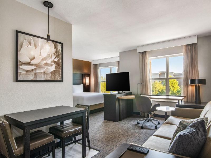 Residence Inn by Marriott Phoenix Glendale Sports image