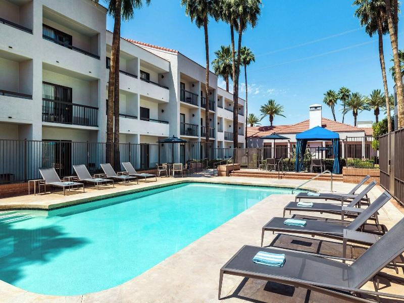 Courtyard Phoenix North image