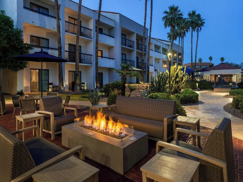 Courtyard Phoenix North image