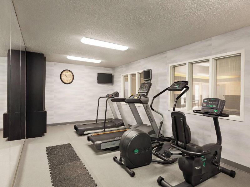 Fairfield Inn &Suites Wheeling-St. Clairsville, OH — photo 16
