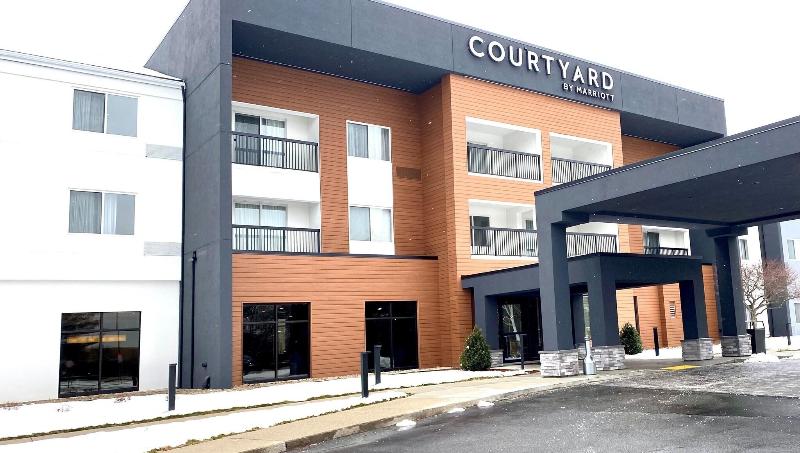 Courtyard Boston Raynham image