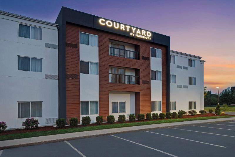 Courtyard Boston Raynham image