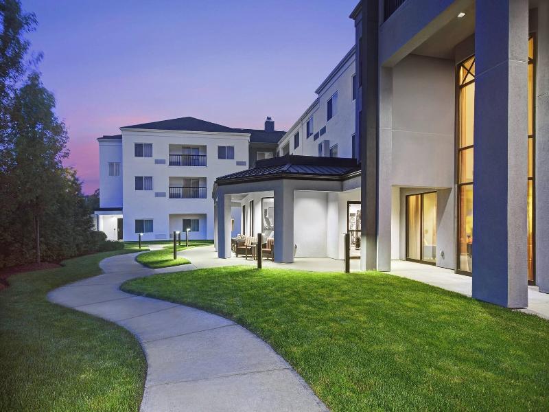 Courtyard Boston Raynham image