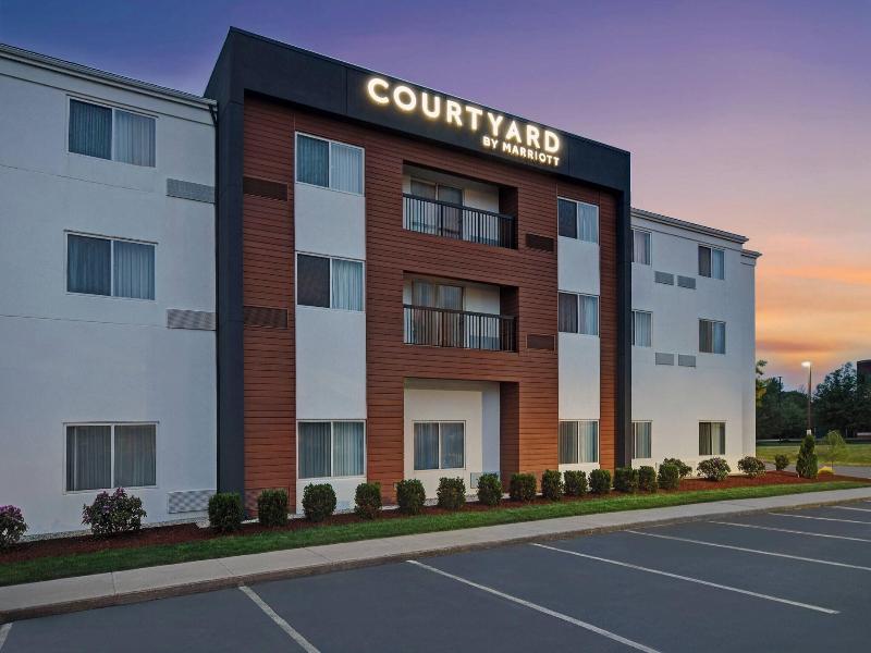 Courtyard Boston Raynham image