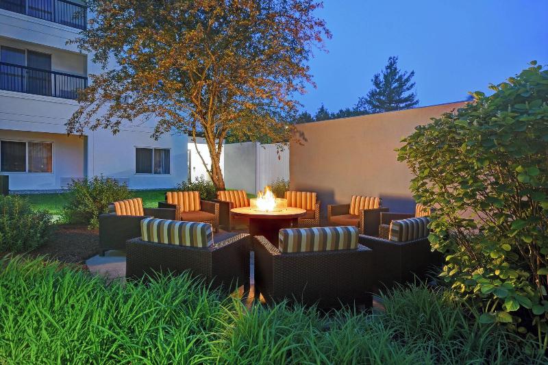 Courtyard Boston Raynham image