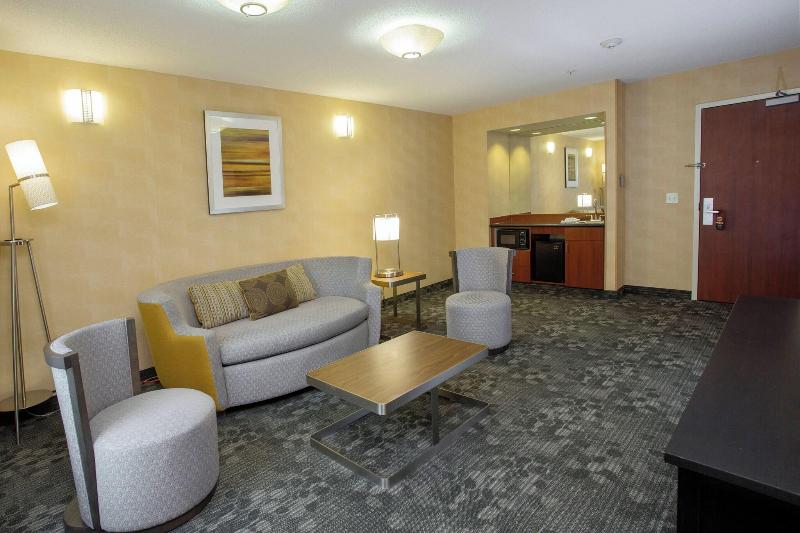 Courtyard Boston Raynham image