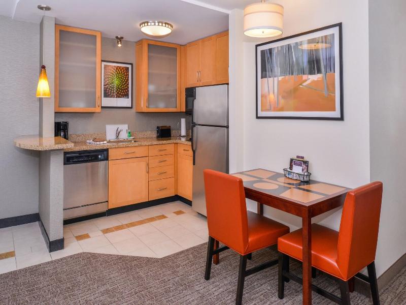 SUITE TWO DOUBLE BEDS