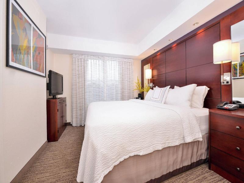 SUITE KING BED ONE BEDROOM — photo 15