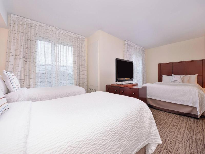 FAMILY ROOM TWO BEDS