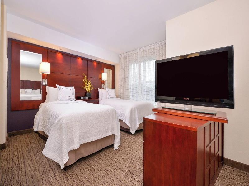 FAMILY ROOM TWO BEDS